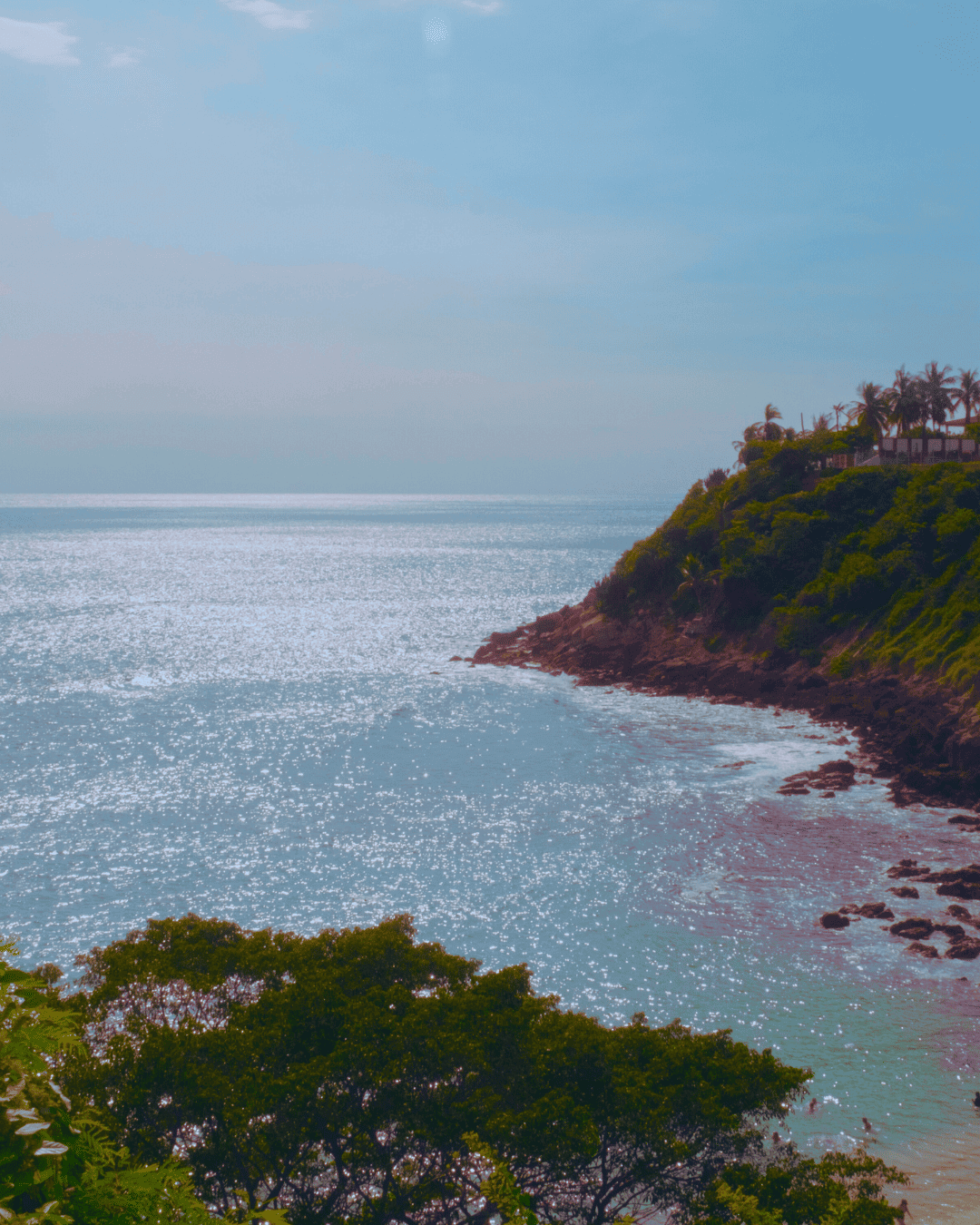 VISTAS ÚNICAS Y ACCESO A UNA PLAYA ESPECTACULAR